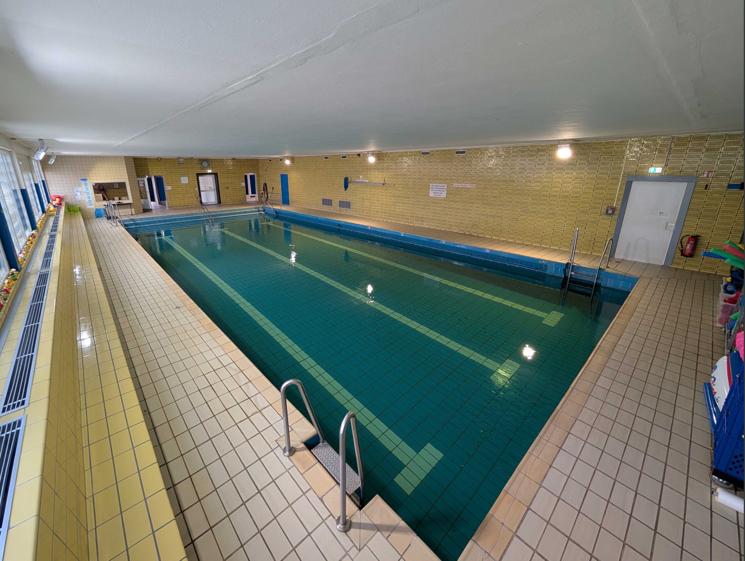 our-services-01 Innenansicht Kleinschwimmhalle Borth